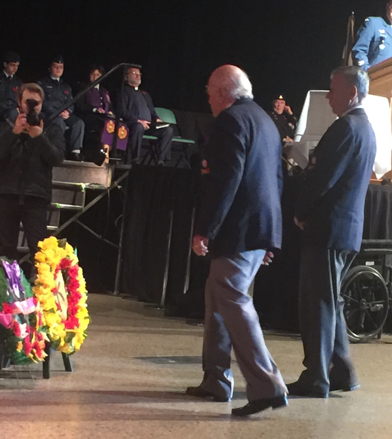 Barry Mitchell & Wayne Stebbe laying the wreath at the Winnipeg Convention Centre 